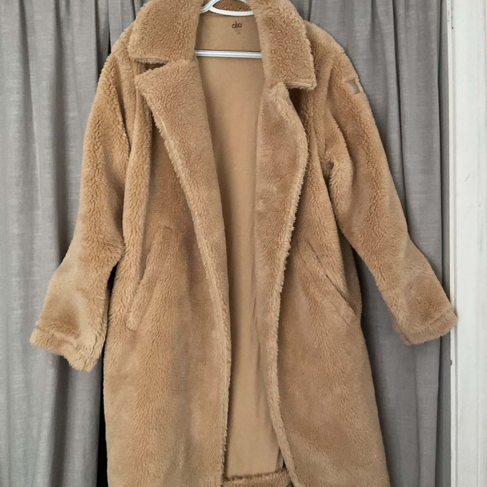 ! Alo Yoga faux fur trench XS

Oversized